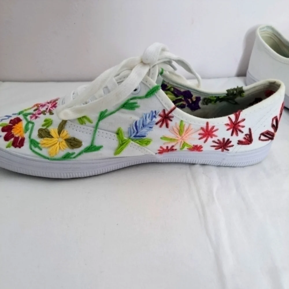 Custom hand embroidered floral canvas tennis shoe 9 - Picture 8 of 13